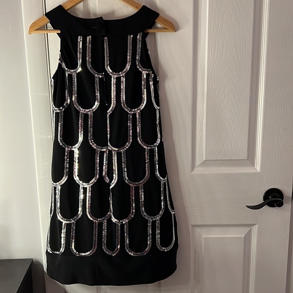 BEAUTIFUL SEQUIN WOMENS DRESS WORN ONCE IN AMAZING CONDITION LIKE NEW! Size 3/4 - Picture 2 of 3
